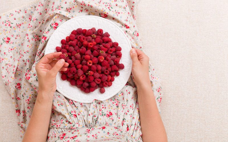 Как вывести пятна от ягод