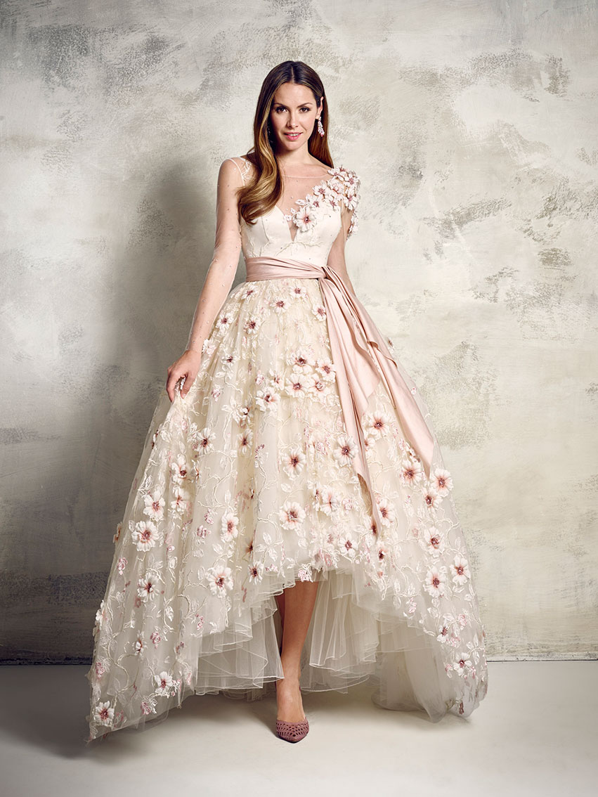 Красивые платья на выпускной – модные модели и новинки